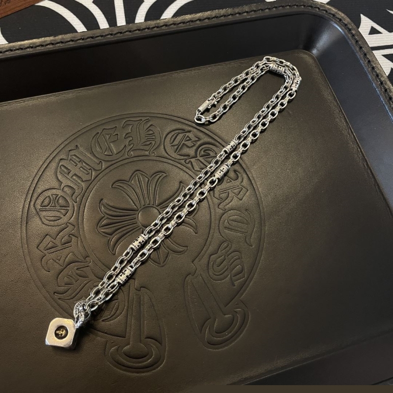Ch**me He**ts necklaces